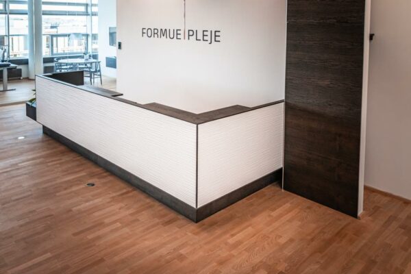 Desk hos Formue pleje