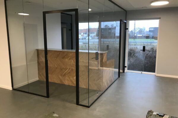 12 Desk til reception