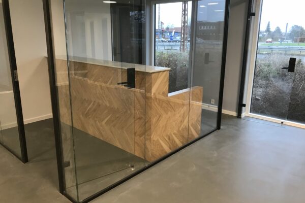 12 Desk til virksomhed